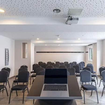 Hotel Plaza Stuttgart-filderstadt 3*
