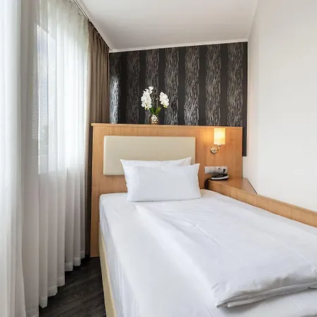 Plaza Stuttgart Airport Messe フィルダーシュタット